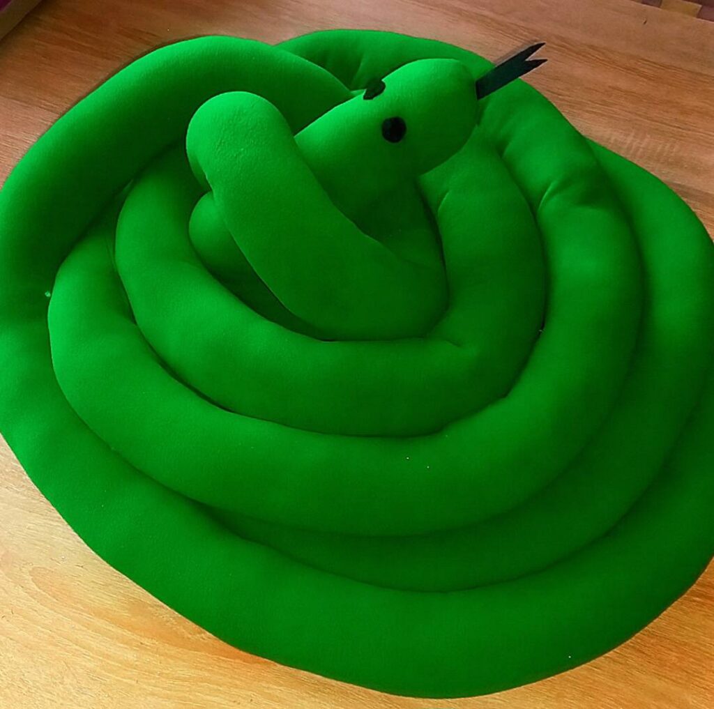 Raskusloom “Kobra” sobib põhimõtteliselt kõigile ja kõikjale: kooli, lasteaeda, haiglasse, lapsele koju, puudega inimesele või vanurile.