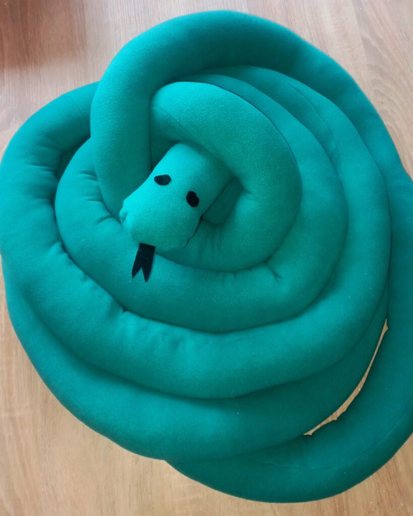 tellimustööna valmiv suur raskusloom madu