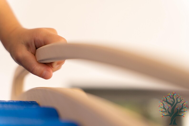 rullidega liumäe konstruktsioon on lastele ohutu ja mugav kasutada